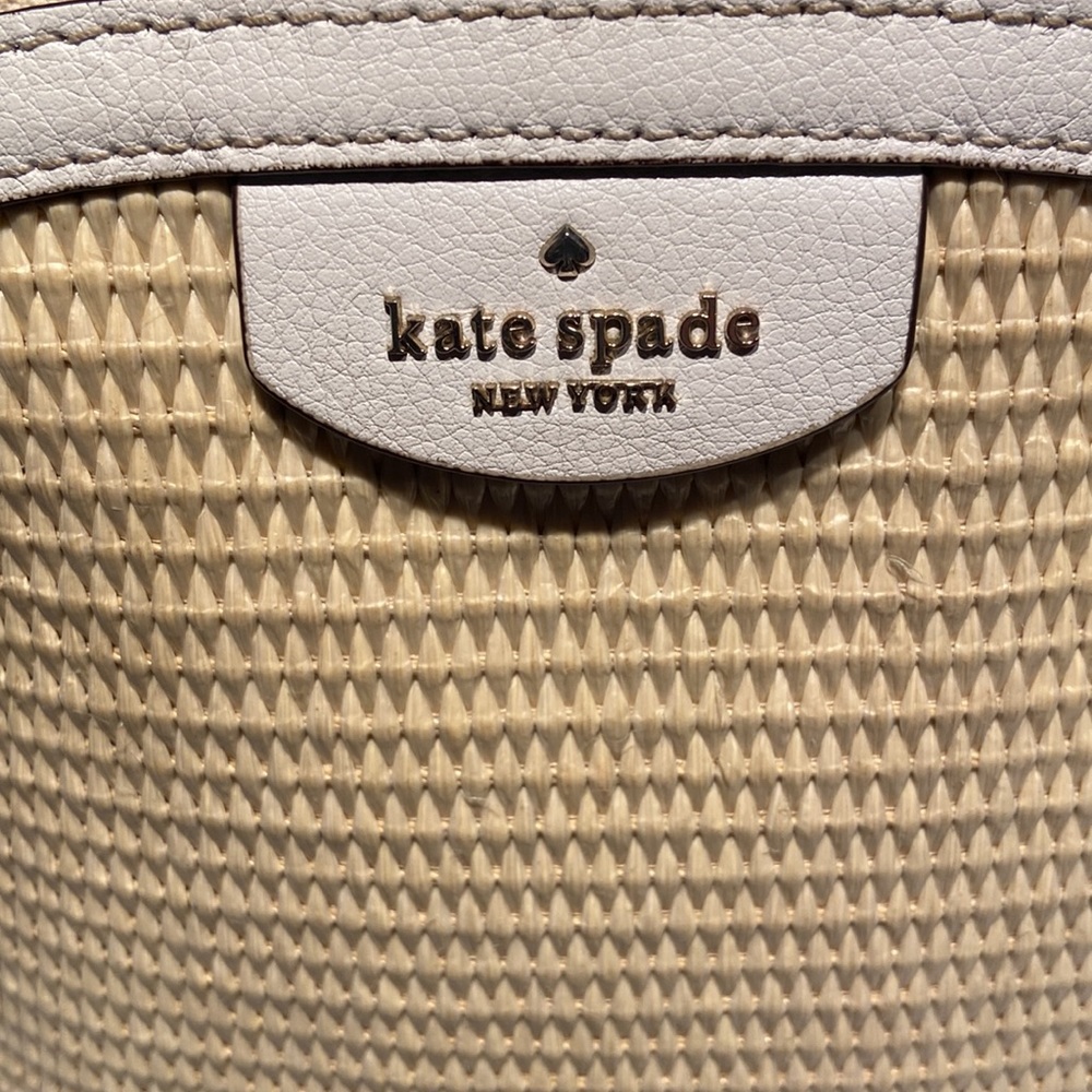 Kate Spade ~ Reiley White/Straw Dome Crossbody - Picture 2 of 10